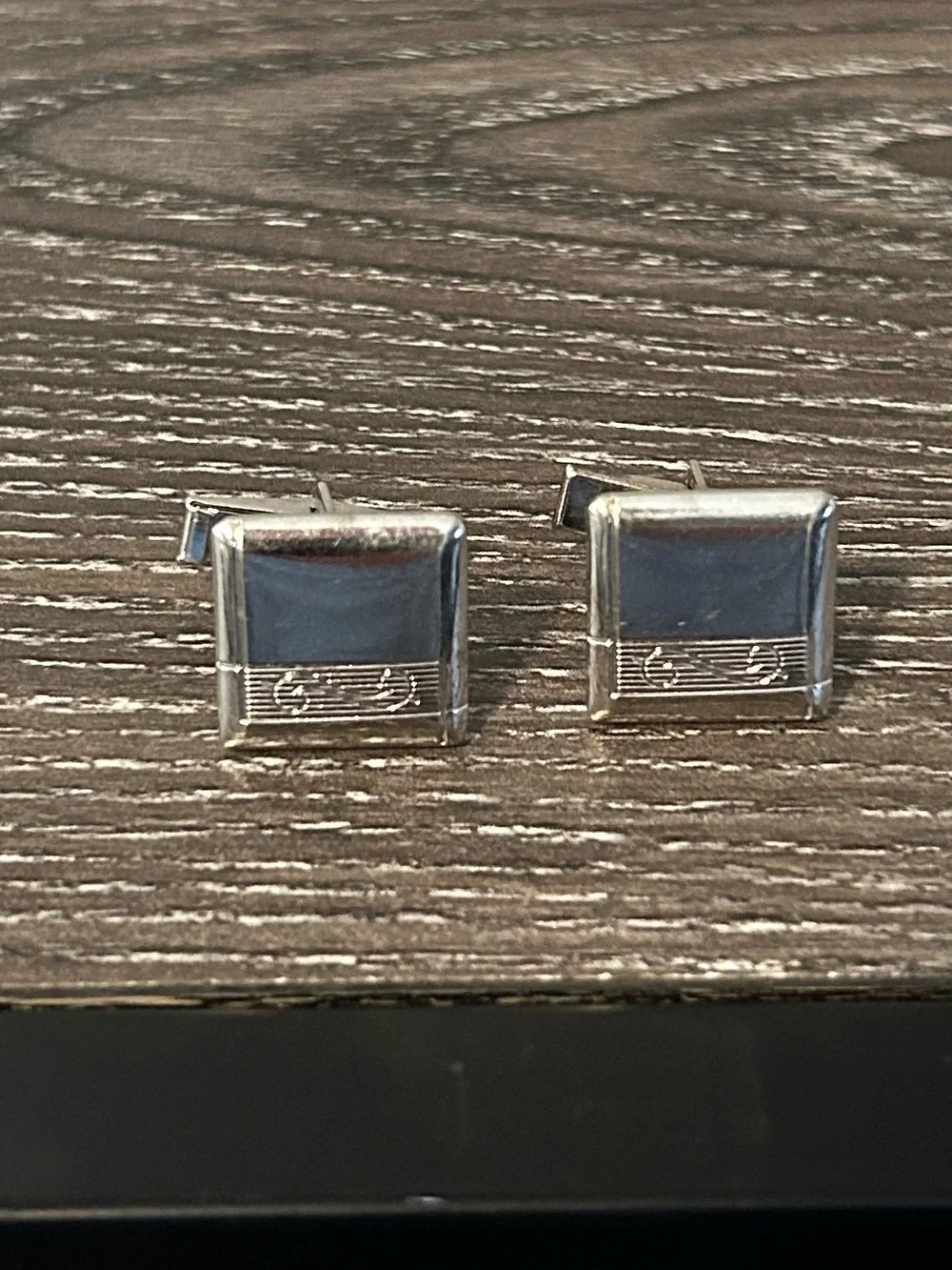 Scroll design cufflinks